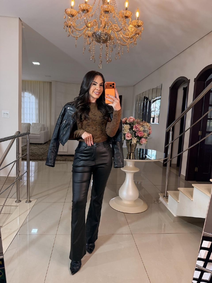 Calça Flare Couro Eco Fernanda Preta