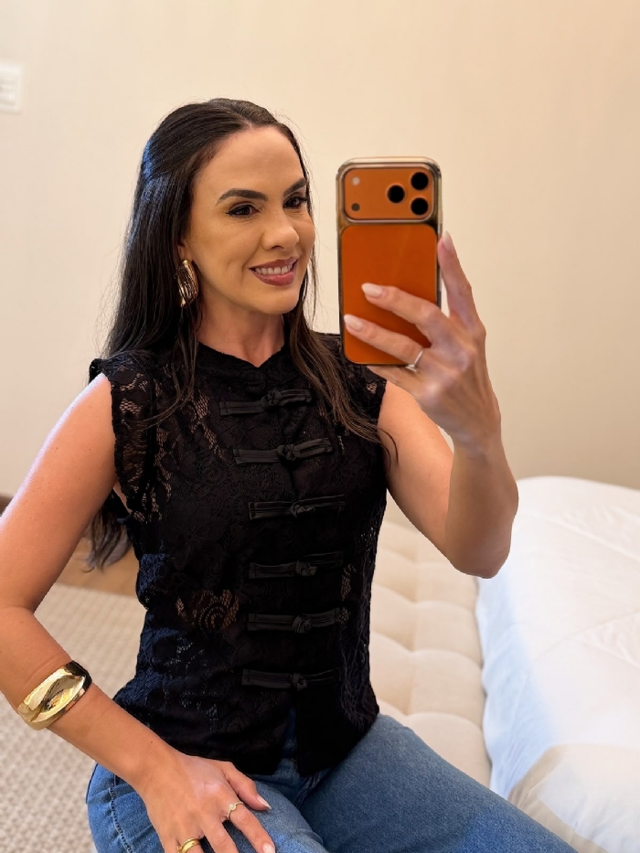 Blusa em Renda Estelle Preta