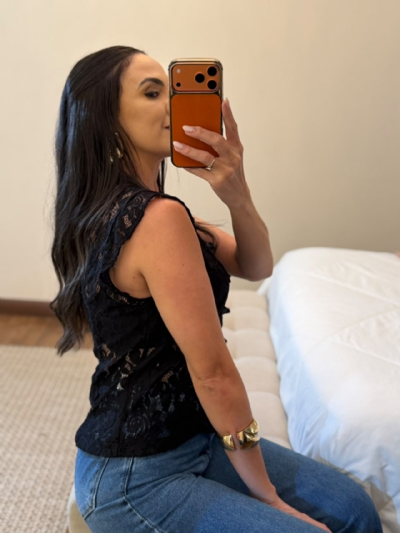 Blusa em Renda Estelle Preta